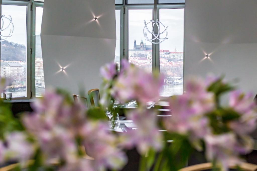 Dancing House - Tancící dum hotel - Resim 33