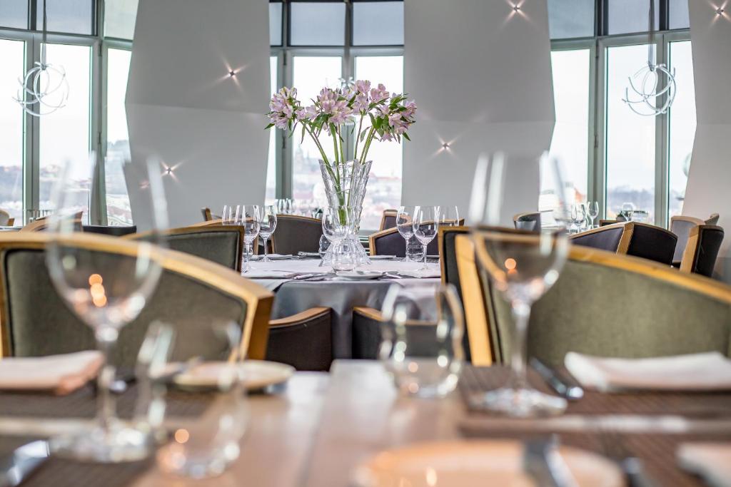 Dancing House - Tancící dum hotel - Resim 42