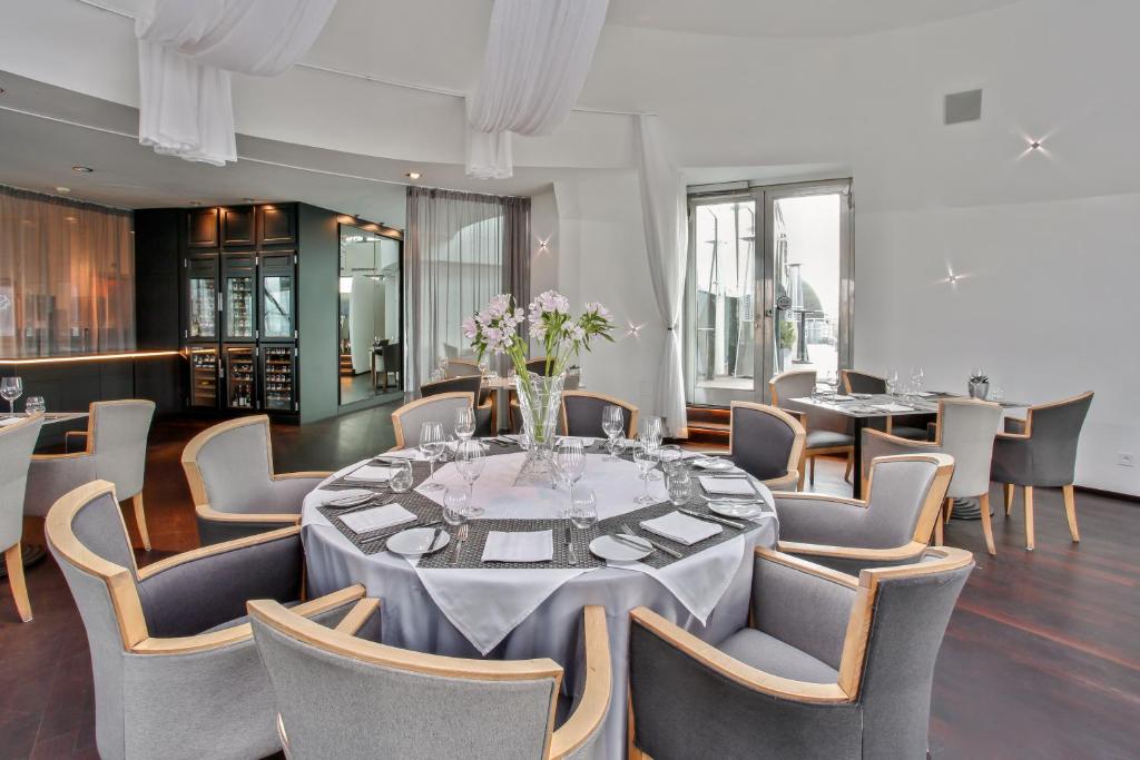 Dancing House - Tancící dum hotel - Resim 24