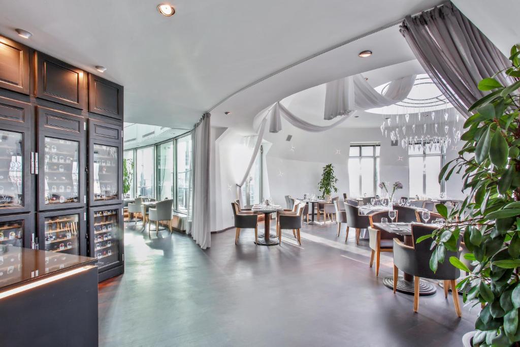 Dancing House - Tancící dum hotel - Resim 43