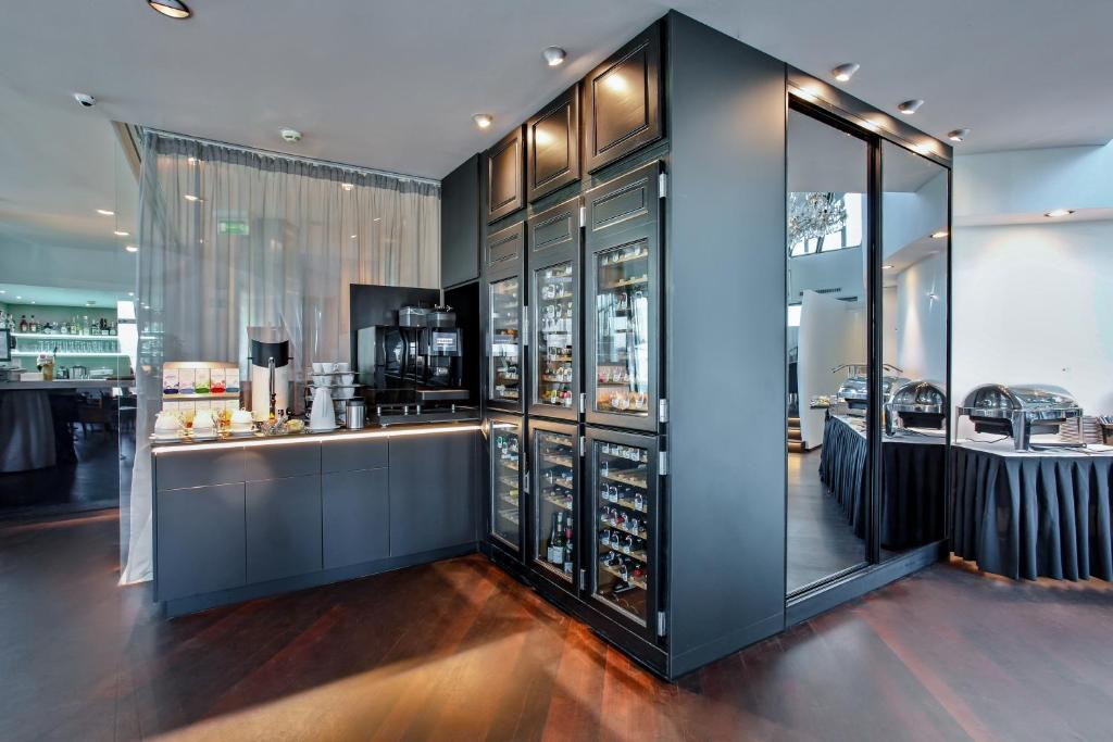 Dancing House - Tancící dum hotel - Resim 22