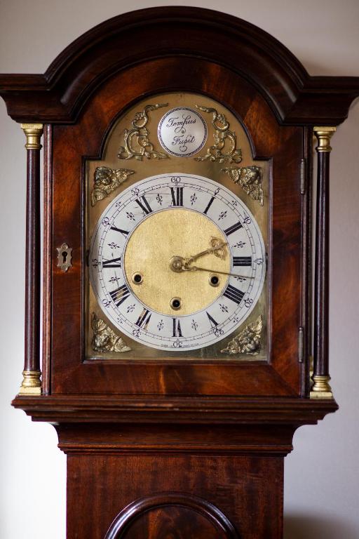 a grandfather clock sitting on top of a table at Ceol na Mara Guest House in Tarbert