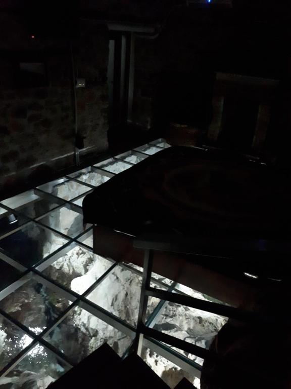 Fotografie z fotogalerie ubytování Nuci's Home glass floor v destinaci Tushemisht