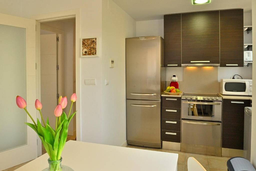 A kitchen or kitchenette at MyFlats La Palma