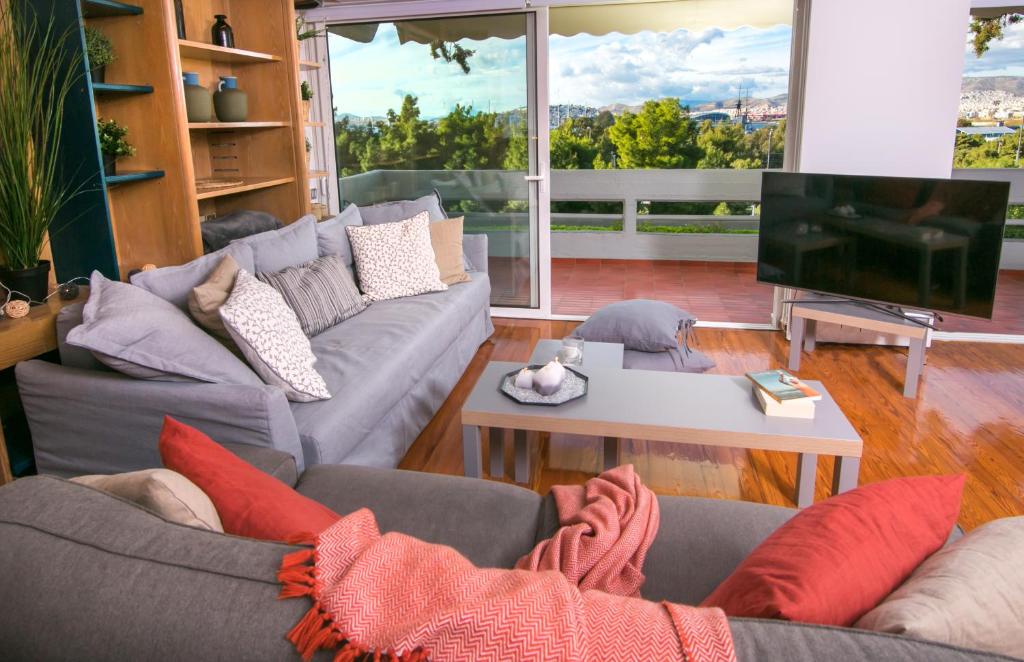 Posedenie v ubytovaní One-of-a-kind Athens Riviera Apartment