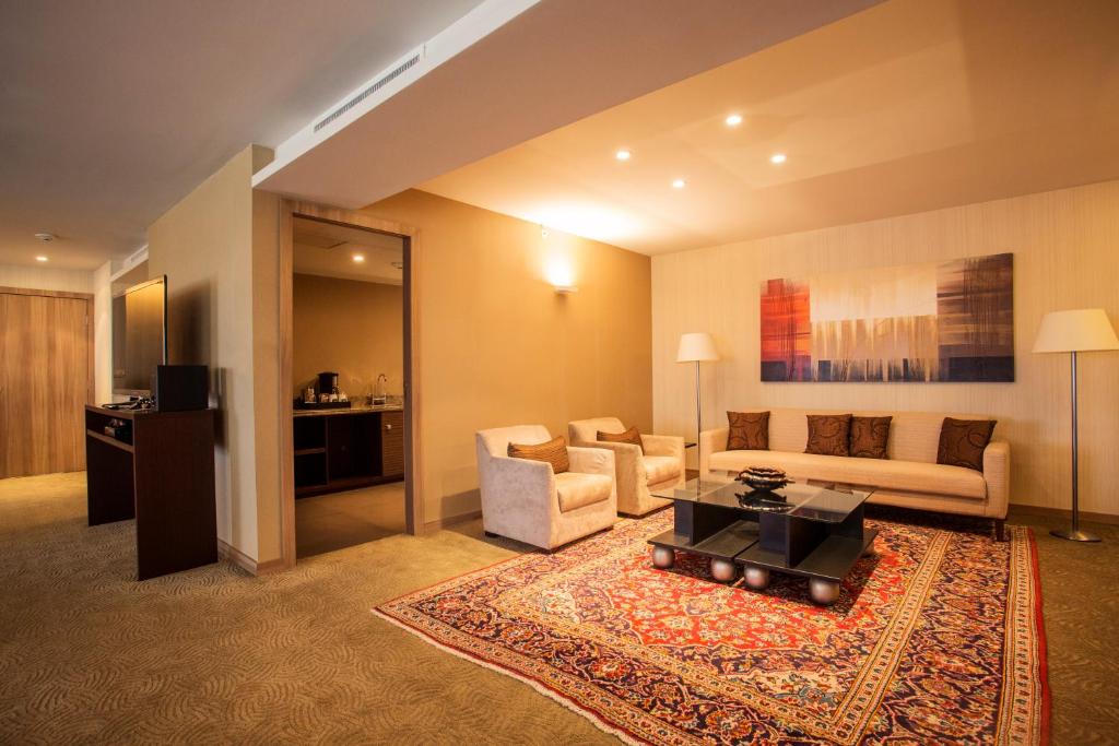 Posezení v ubytování Gran Bourbon Hotel Asuncion
