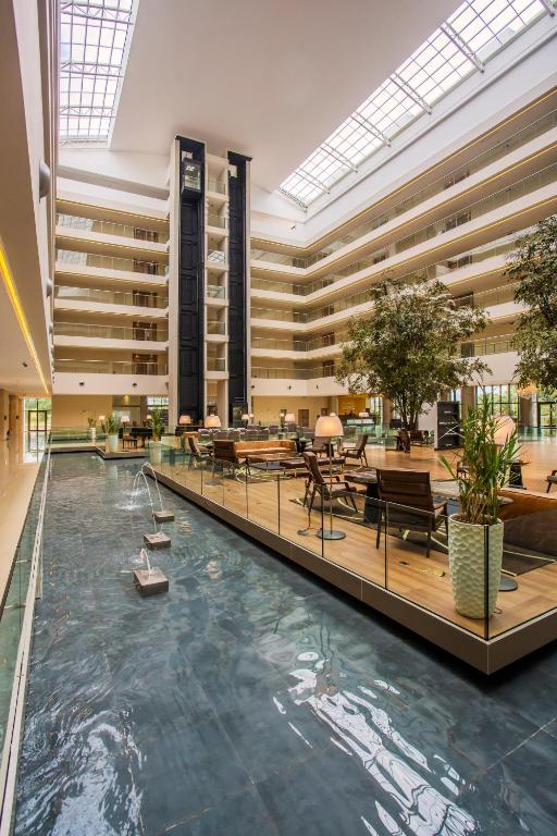 Bazén v ubytování Gran Bourbon Hotel Asuncion nebo v jeho okolí