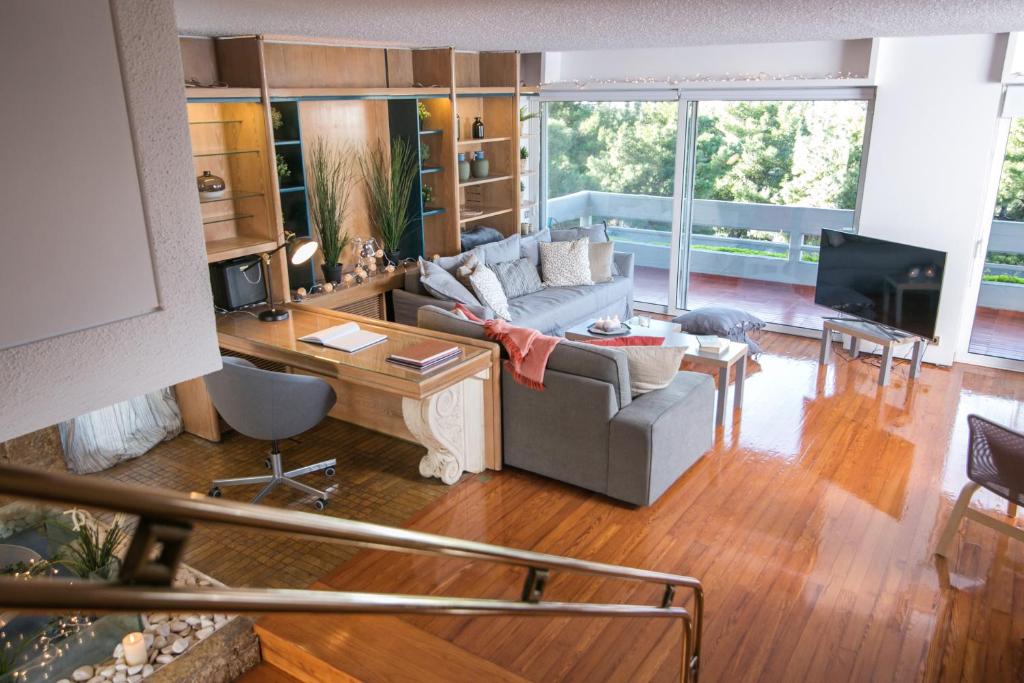 Posedenie v ubytovaní One-of-a-kind Athens Riviera Apartment