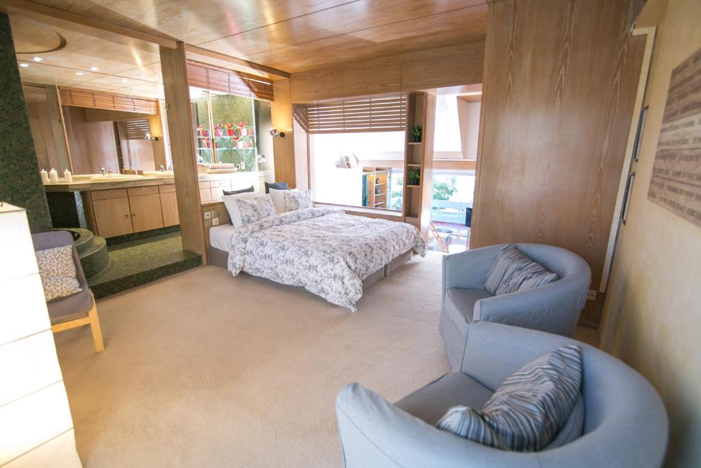 Posedenie v ubytovaní One-of-a-kind Athens Riviera Apartment