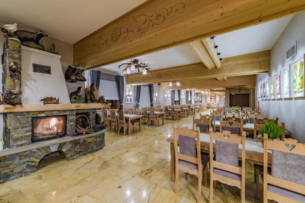Reštaurácia alebo iné gastronomické zariadenie v ubytovaní Pensjonat Dziubas - 5 minut na piechotę do stacji narciarskiej Kotelnica i term Bania, parking przy obiekcie