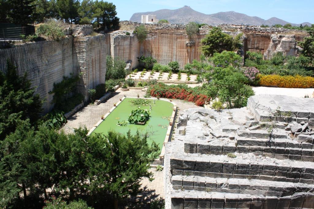 a garden area with a large stone wall at Giardino dell'impossibile in Favignana