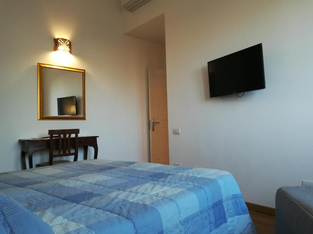 A television and/or entertainment centre at Persio31