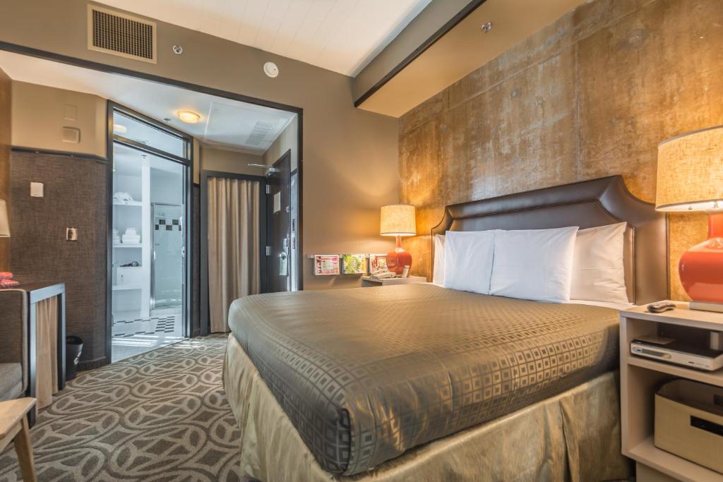 Proximity Hotel - Center King Room