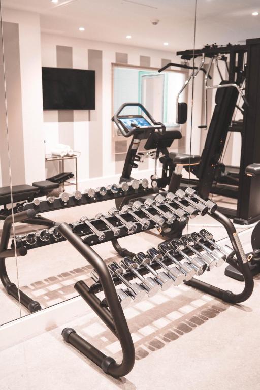 Fitness centrum a/nebo fitness zařízení v ubytování Hotel Eiffel Blomet