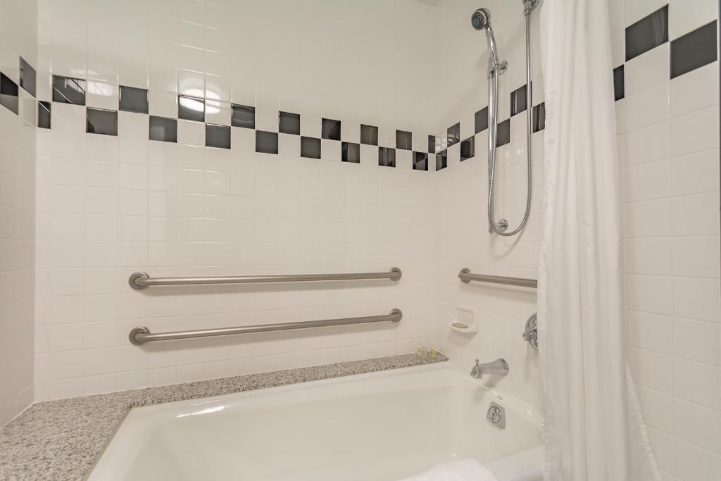 Proximity Hotel - Queen Room With Two Queen Beds - Disability Access