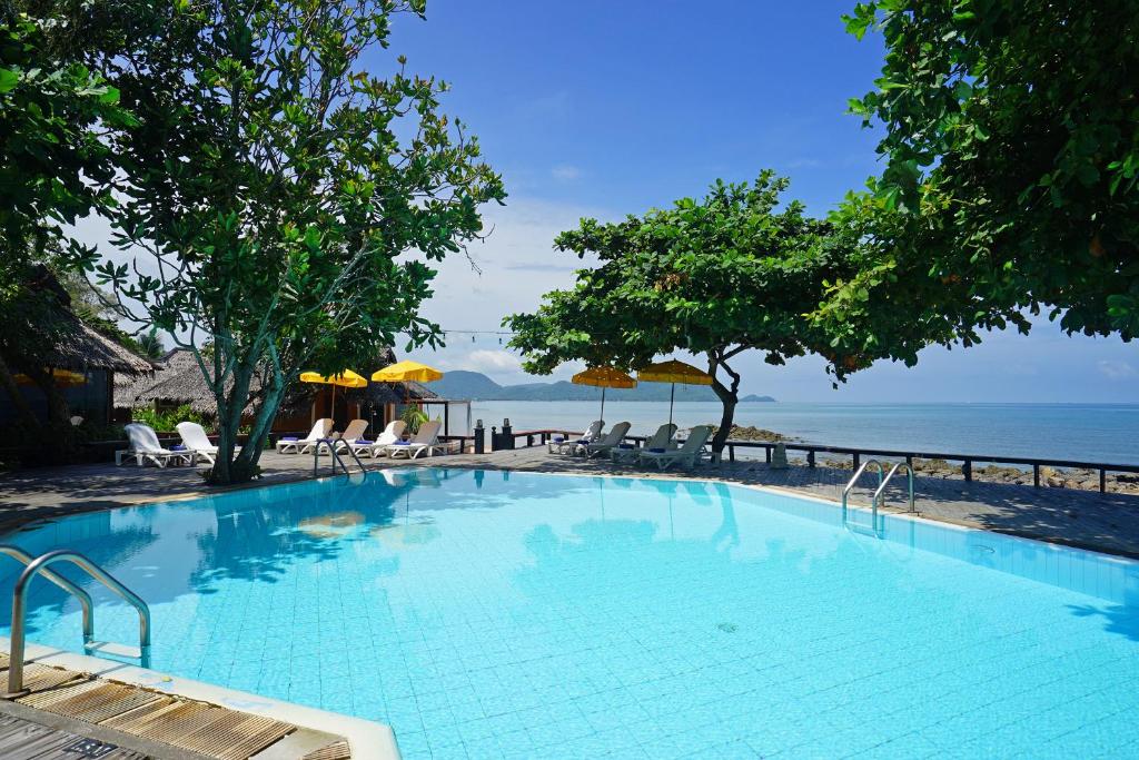 Bazén v ubytování The Sunset Village -SHA PLUS CERTIFIED nebo v jeho okolí