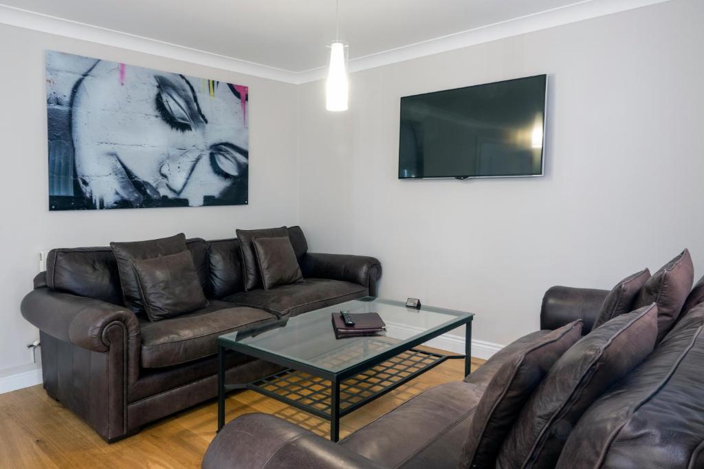 A seating area at Hollies Hotel 