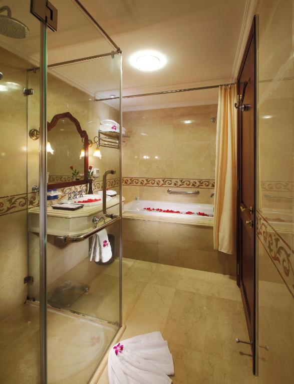 Suite Luxury Có Giường Cỡ King Nhìn Ra Thành Phố Hoặc Sông