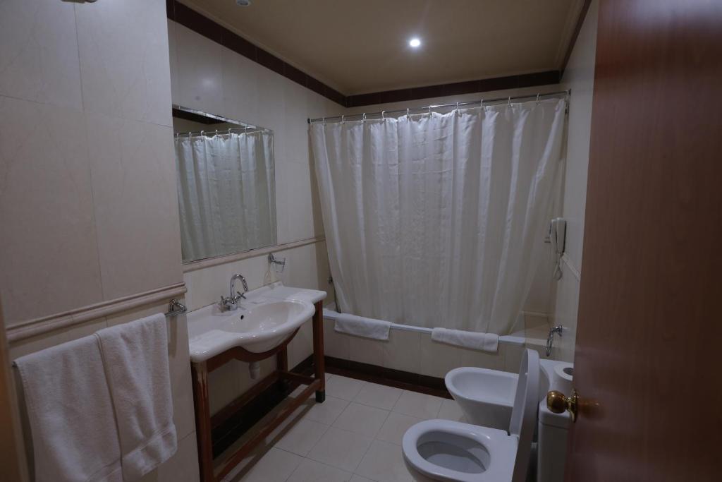 Koupelna v ubytování Padova Hotel