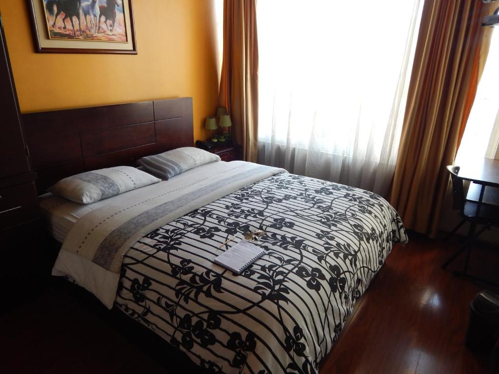 Postel nebo postele na pokoji v ubytování Hostal El Roble