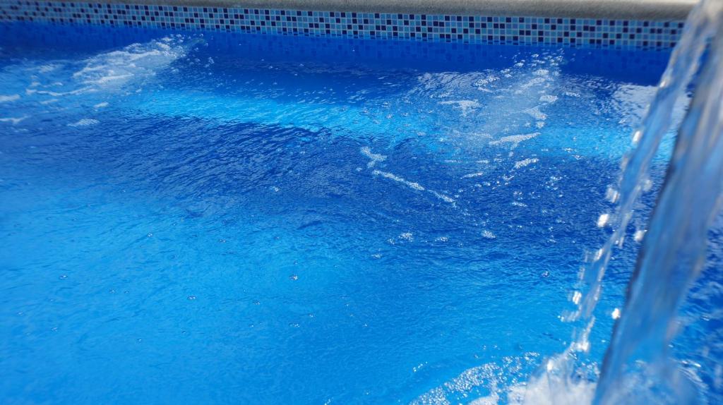Bazén v ubytování Urdesa Suites Hotel nebo v jeho okolí