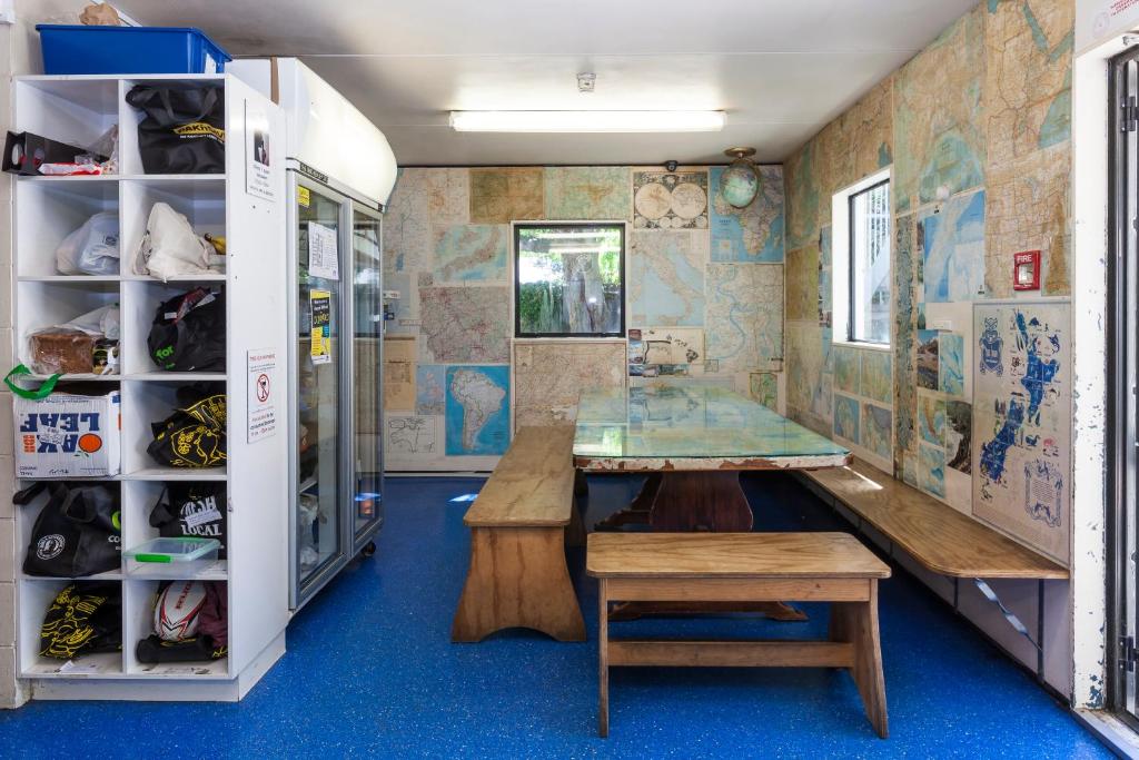 Around The World Backpackers - Resim 3