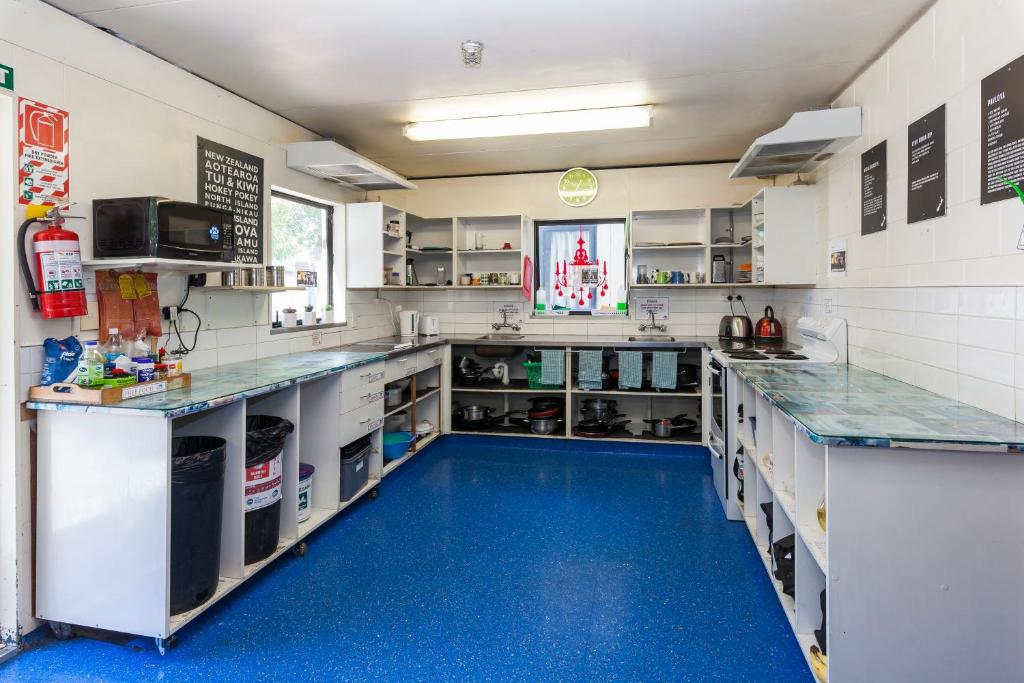 Around The World Backpackers - Resim 4