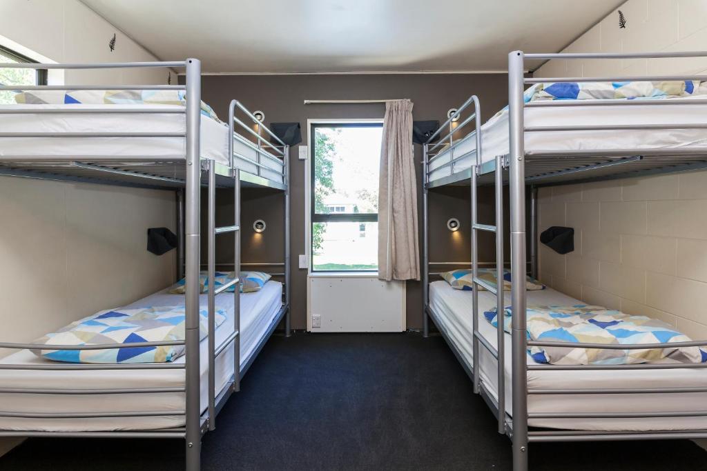 Around The World Backpackers - Resim 18