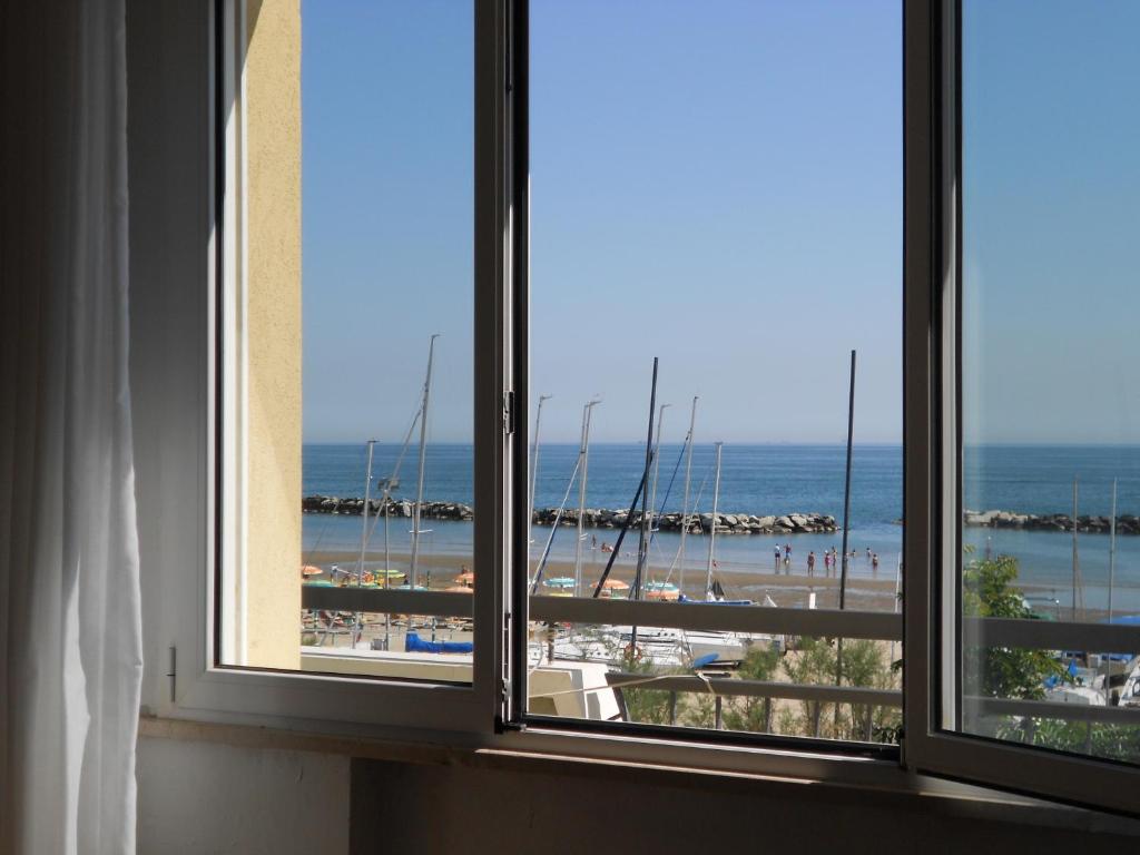 Nespecifikovaný výhled na moře nebo výhled na moře při pohledu z hotelu