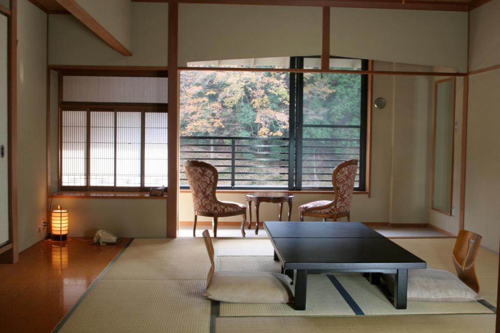 Posezení v ubytování Kawayu Onsen Fujiya