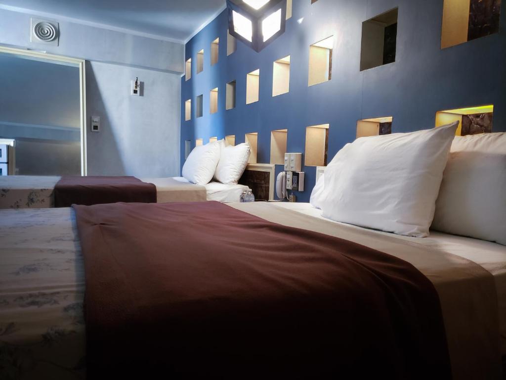 Postel nebo postele na pokoji v ubytování Silmar Hotel/Motel