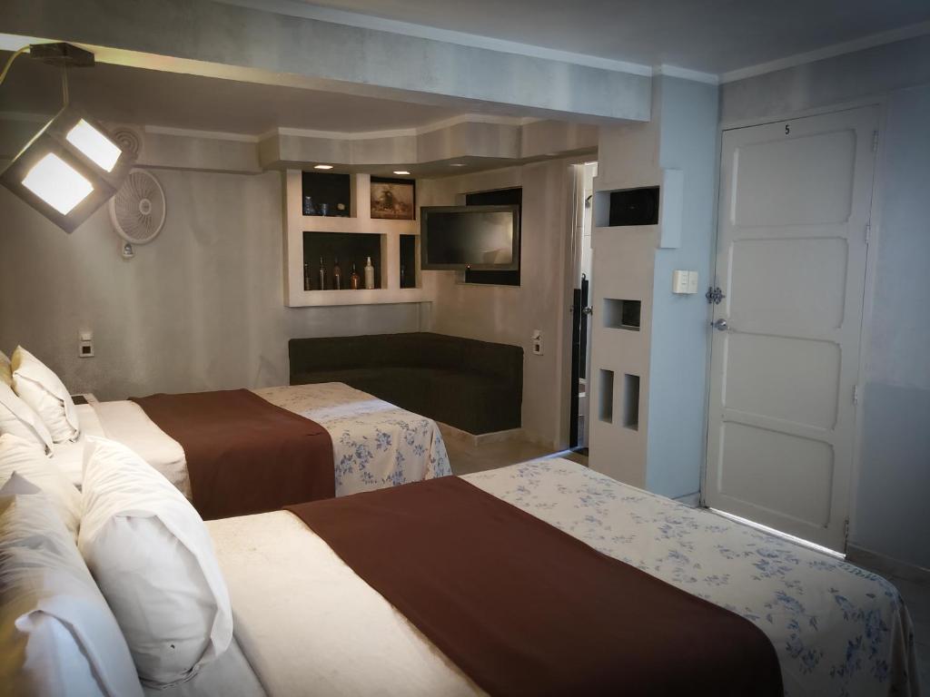 Postel nebo postele na pokoji v ubytování Silmar Hotel/Motel