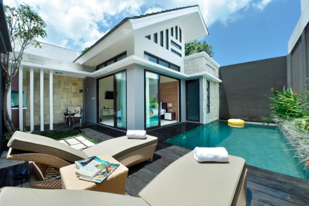 Πισίνα στο ή κοντά στο La Paradis Villa