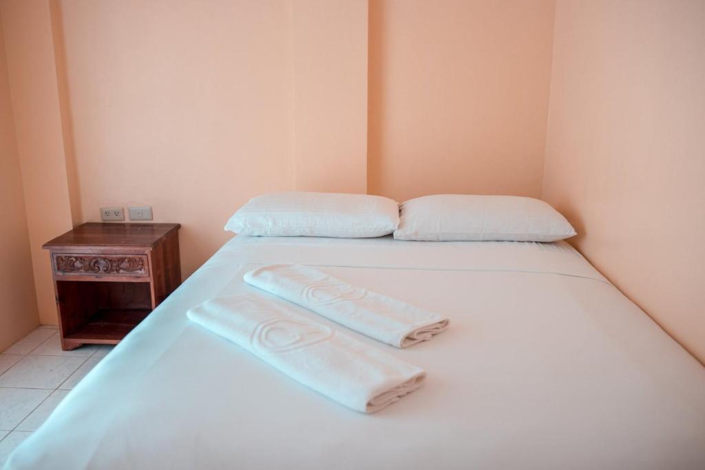 Postel nebo postele na pokoji v ubytování Island Inn
