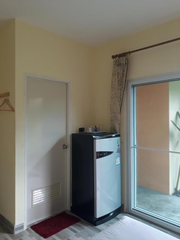Küche/Küchenzeile in der Unterkunft Khanom Garden Suite