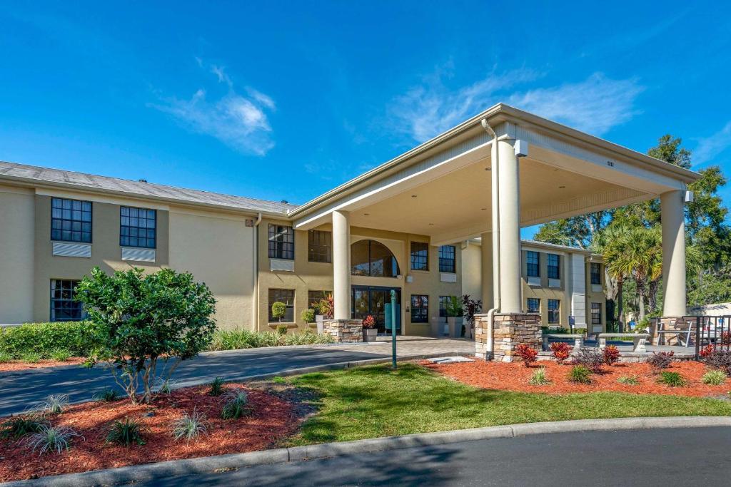 a large building with a pavilion in front of it at Comfort Inn Ocala Silver Springs in Ocala