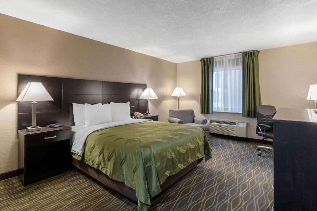 Quality Inn & Suites Des Moines - Merle Hay Road photo
