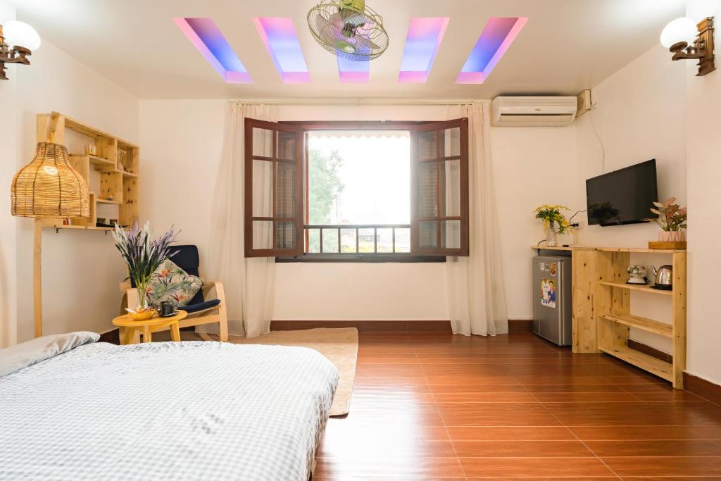 Uma cama ou camas num quarto em La Ava’s Home