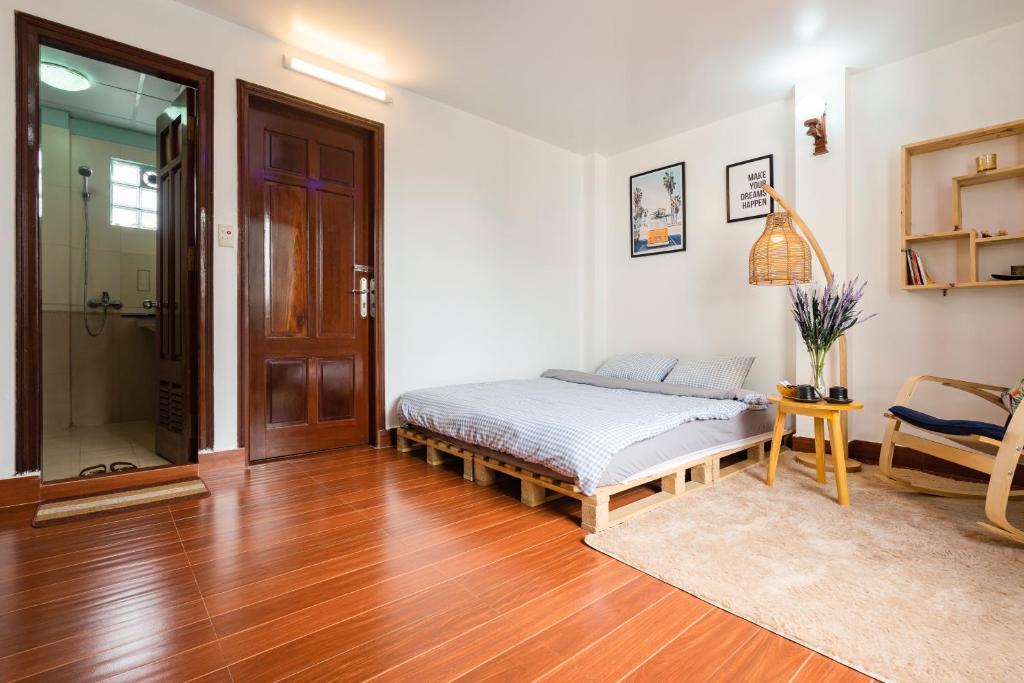 Uma cama ou camas num quarto em La Ava’s Home