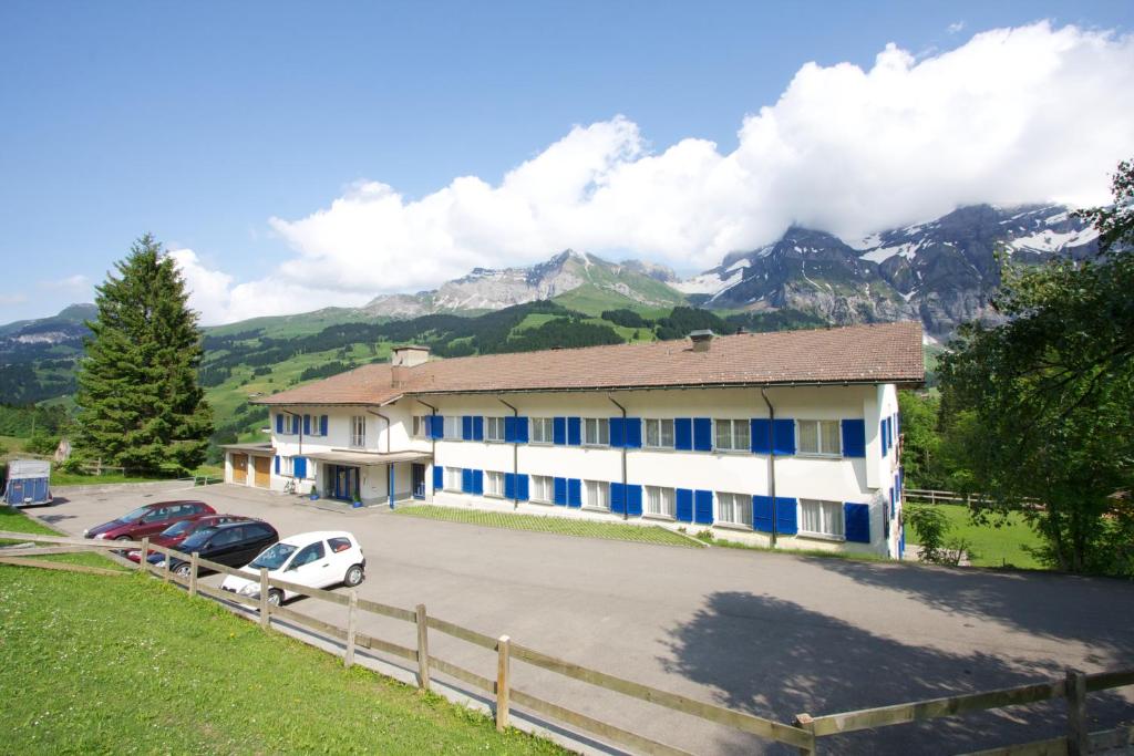 Nespecifikovaný výhled na hory nebo výhled na hory při pohledu z hotelu