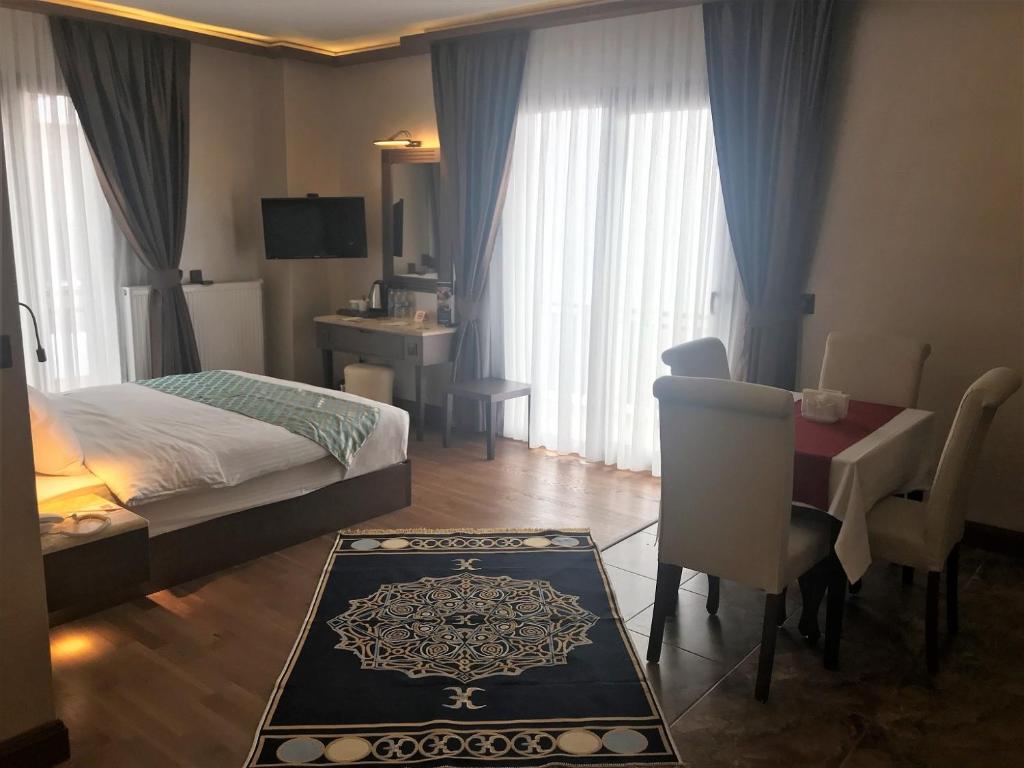 Postel nebo postele na pokoji v ubytování Sera Lake Resort Hotel Spa & Aparts