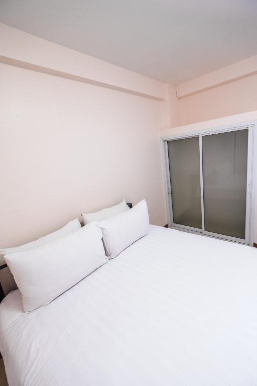 
Double Room with Shower (5th & No Lift)
