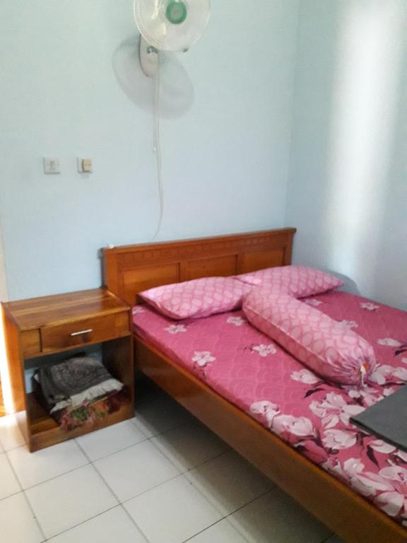 Postel nebo postele na pokoji v ubytování Fajar Home Stay Batukaras