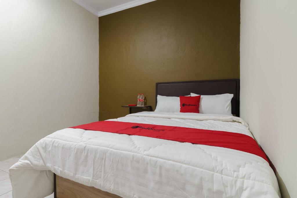 RedDoorz near Cikampek Mall Karawang - Tweepersoonskamer