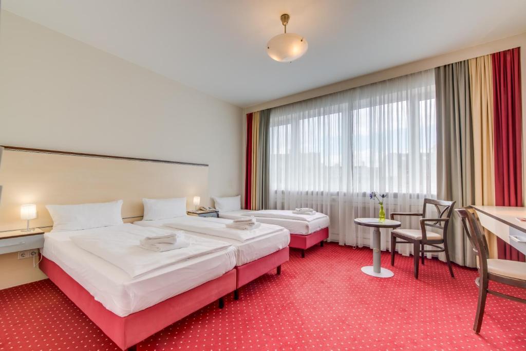 Postel nebo postele na pokoji v ubytování Come Inn Berlin Kurfürstendamm