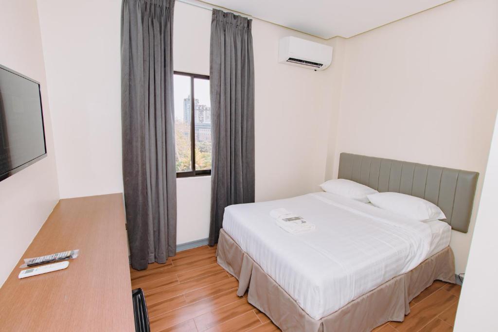 Postel nebo postele na pokoji v ubytování CREVICE HOTEL