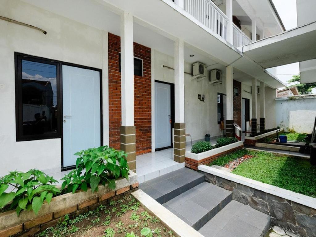 Vườn quanh RedDoorz near Moro Mall Purwokerto