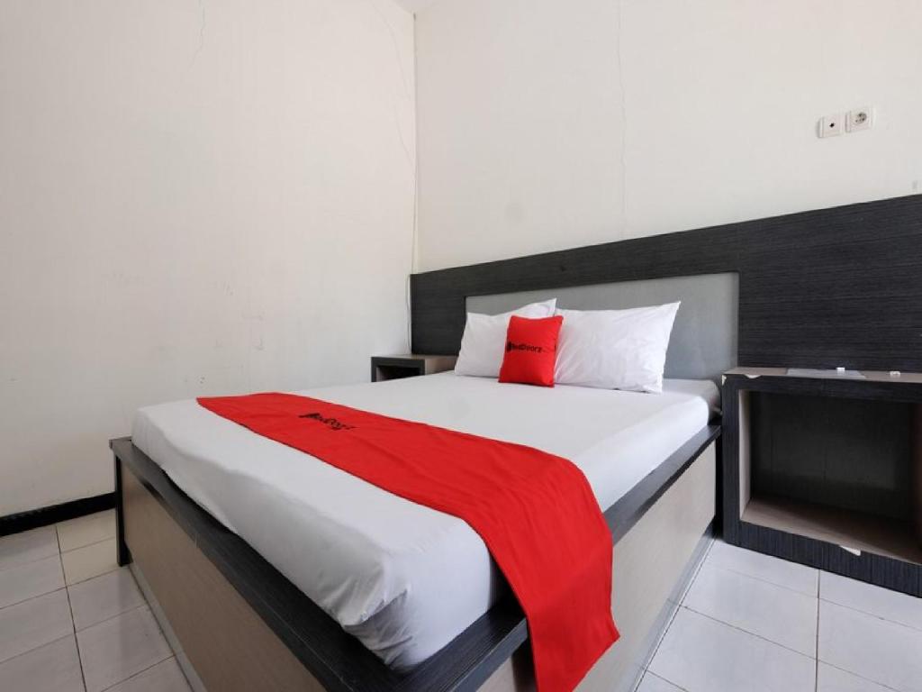 RedDoorz near Moro Mall Purwokerto - Economy Double Room
