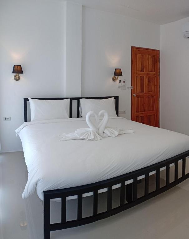 Voodi või voodid majutusasutuse Chaweng best hotel and hostel samui toas
