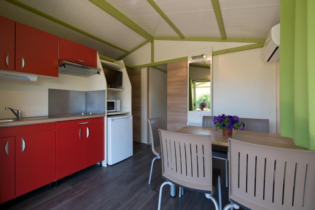 Kuchyň nebo kuchyňský kout v ubytování Camping Villasol